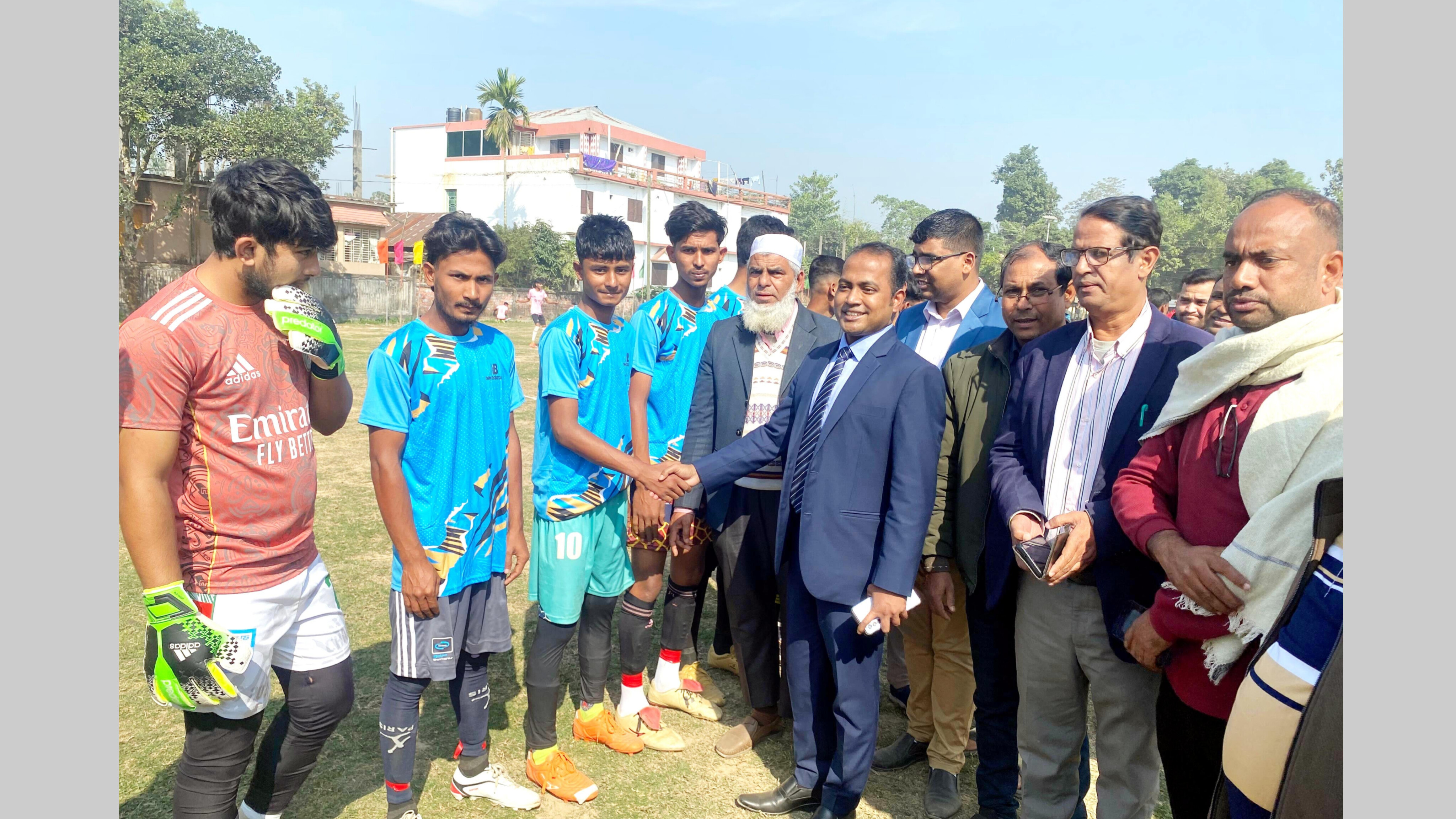 কমলগঞ্জে জাতীয় গোল্ডকাপ ফুটবল টুর্নামেন্টের উদ্বোধন